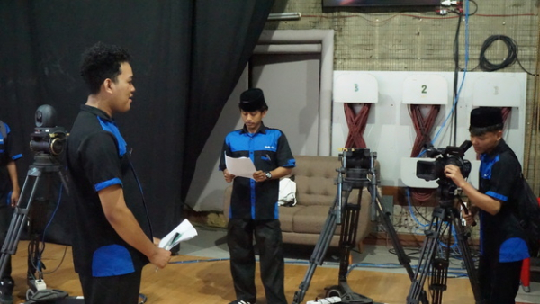 Jejaring Belajar: Menyilang Nilai Pesantren dan Teknologi di SMK TI Annajiyah Bahrul Ulum